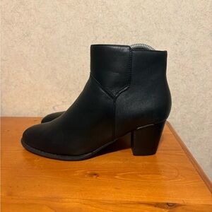 Vionic Trinity Black Leather Ankle Boots Booties Women’s Size 6